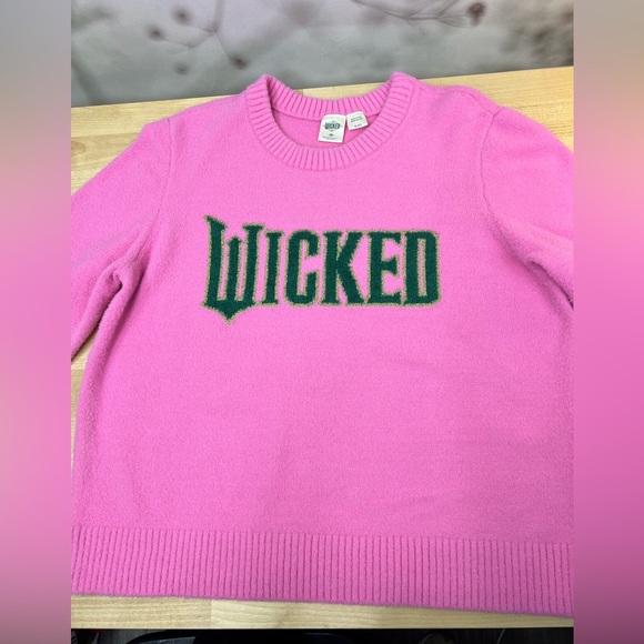 Wicked Pink super soft Sweater for the Wicket fanatics - Picture 2 of 9